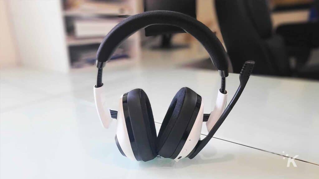 the best steam deck accessories (2024) Epos h3 hybrid main