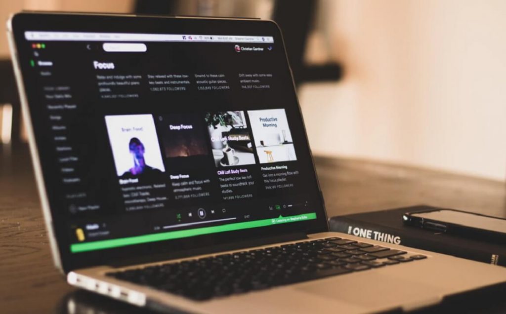 how to make collaborative spotify playlists friends can add to Spotify on macbook
