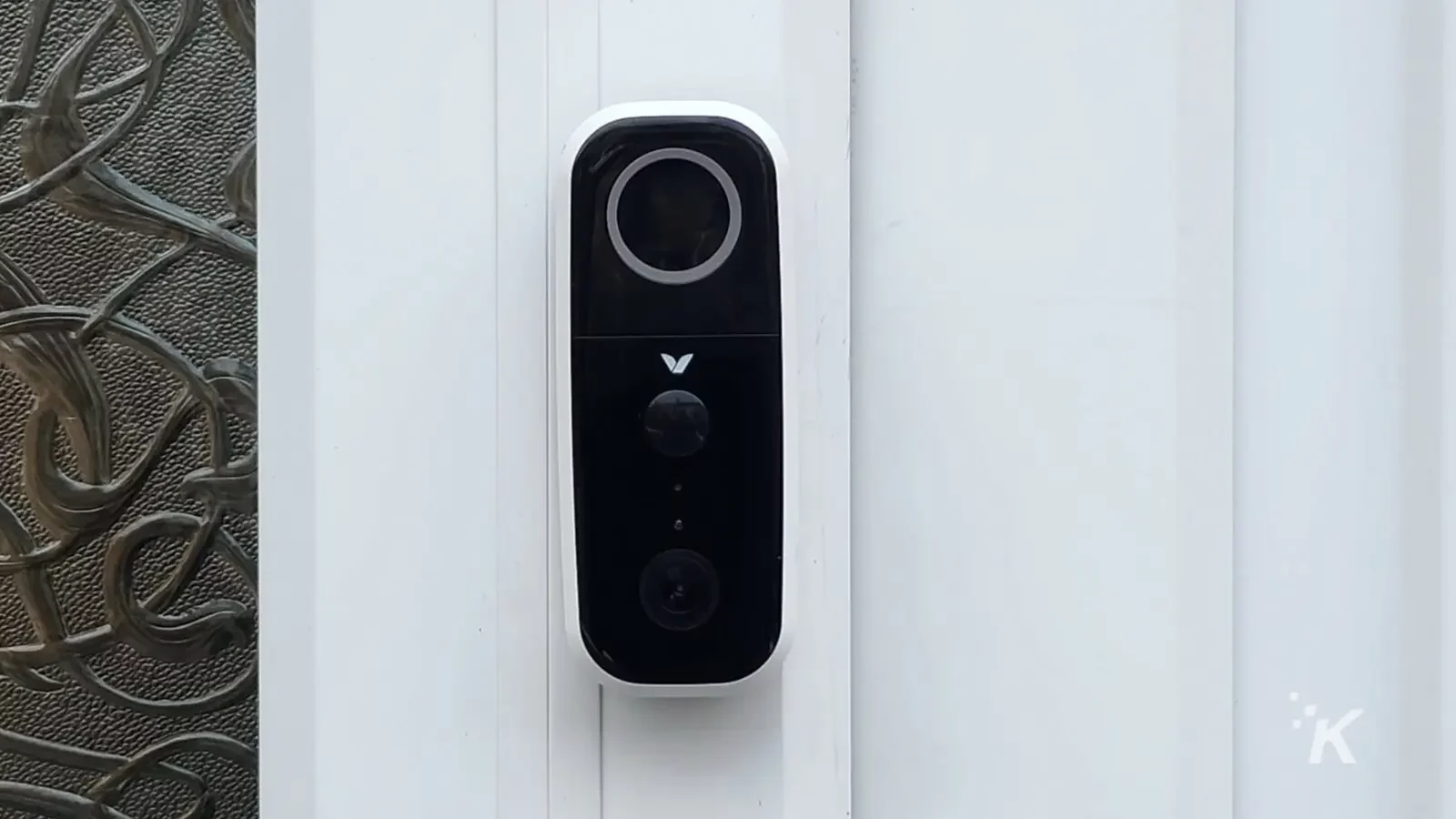 review: abode wireless video doorbell Adobe video doorbell outside
