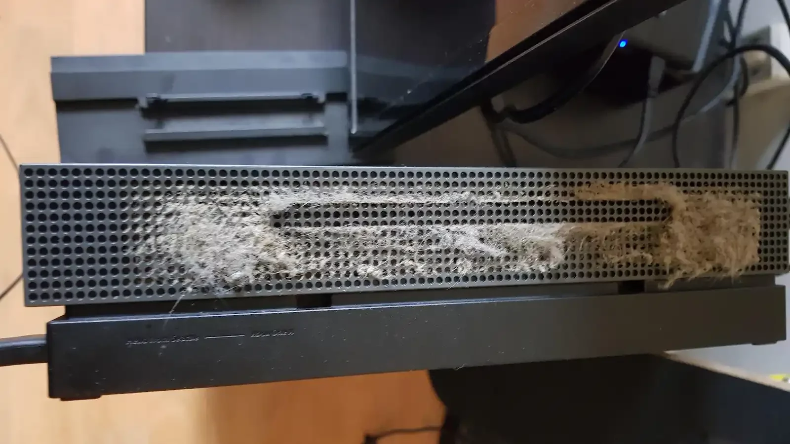 why does my xbox one keep turning off? Dusty xbox one air vent making the xbox one keeps turning off