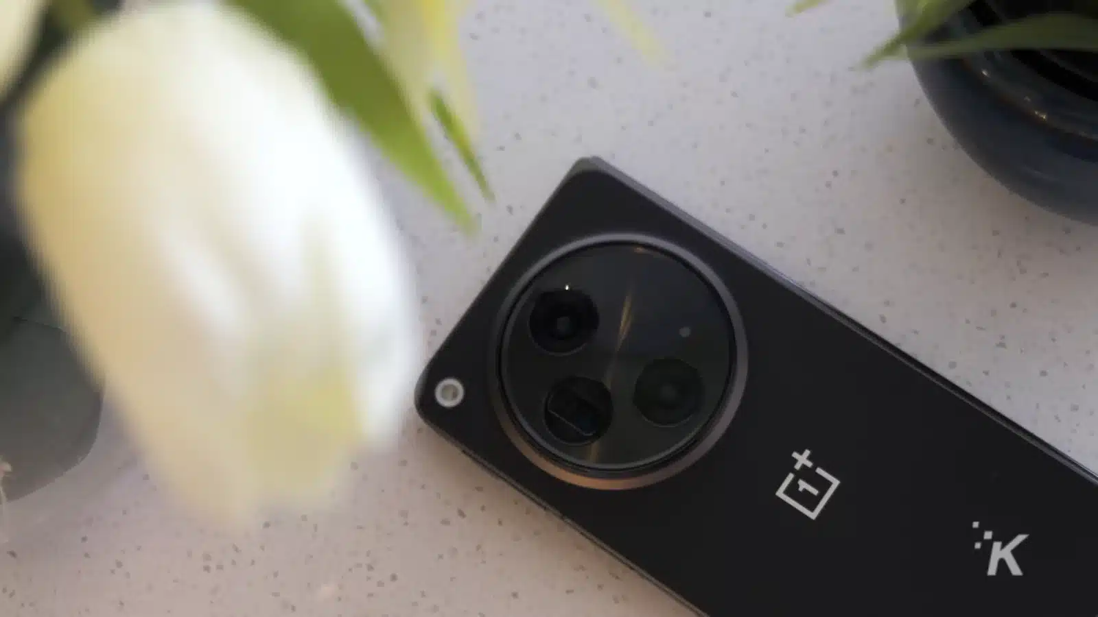 review: oneplus open Oneplus open camera bump