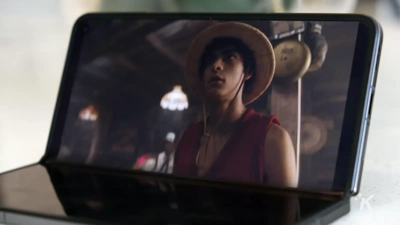 review: oneplus open Oneplus open playing netflix